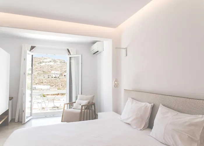 Super Paradise Hotel