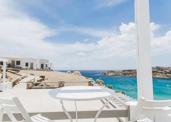 Super Paradise Hotel 2*